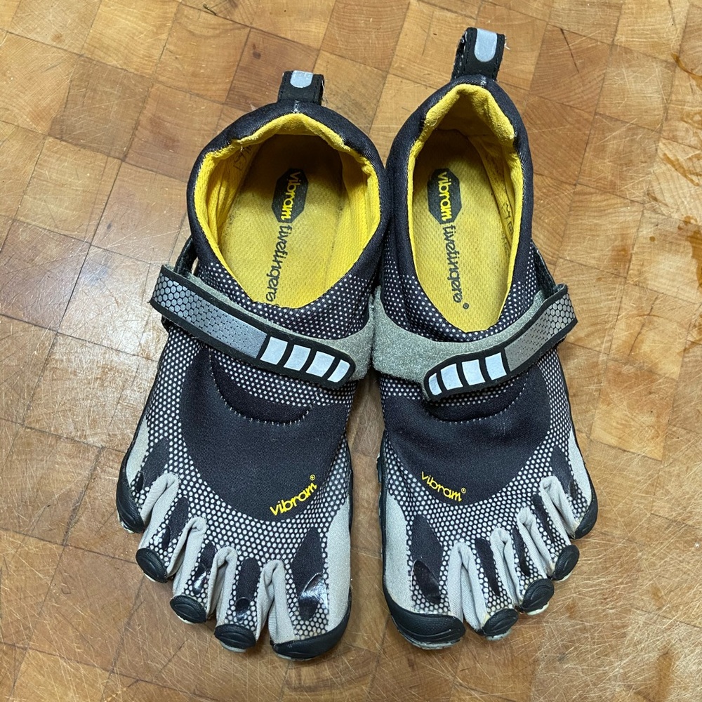 Vibram woman’s five fingers toe shoes